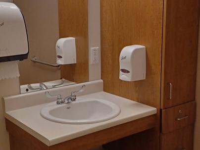 Sink facilities in a private room inside Silverstone Hospice private room
